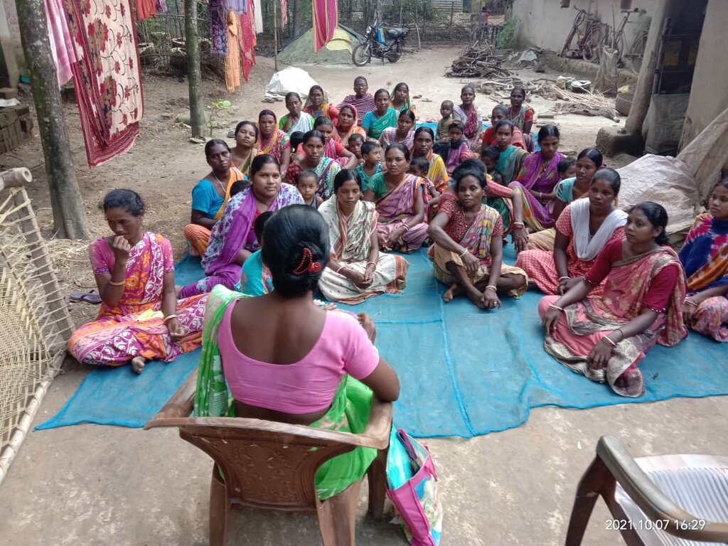 Die Frauen der Projektgruppe haben erste Schulungen zu landwirtschaftlichen Methoden, Ernährung, Fischzucht und Hygiene.